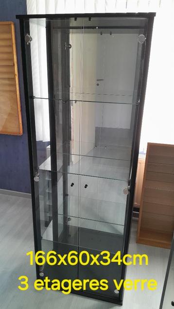 Vitrine pour collection 2 portes beschikbaar voor biedingen