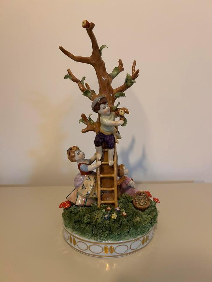 Handgeschilderd GDR porseleinen beeld, Verzamelen, Beelden en Beeldjes, Zo goed als nieuw, Ophalen