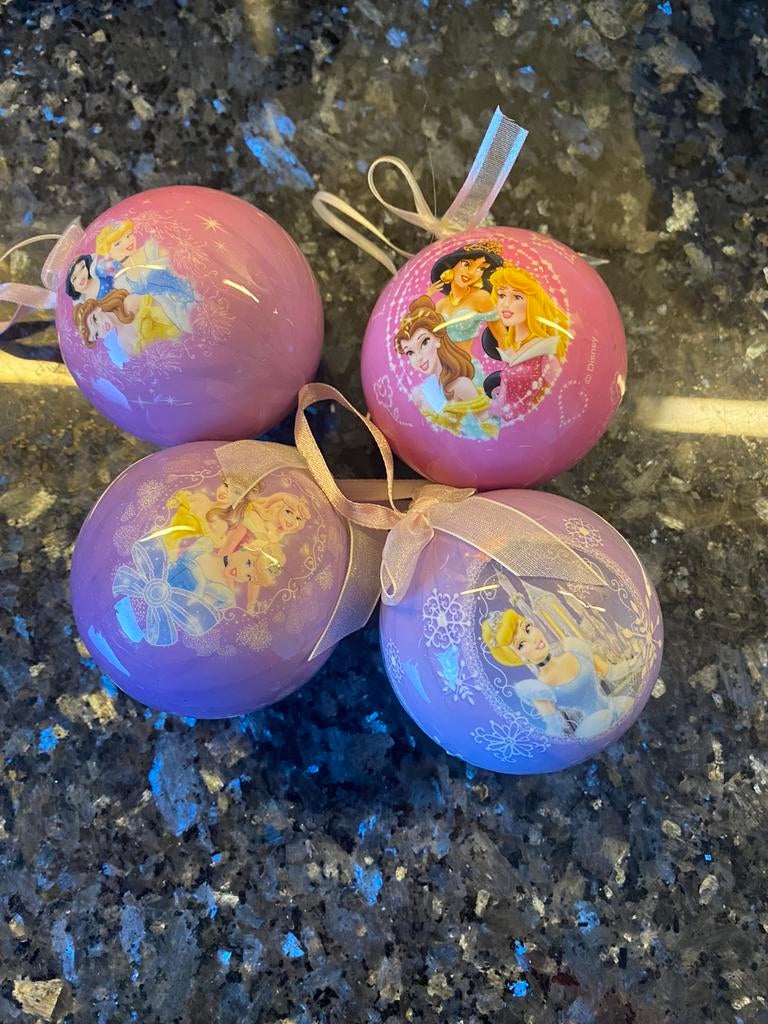 4 Disney kerstballen van prinsessen, Diversen, Kerst, Zo goed als nieuw, Ophalen of Verzenden