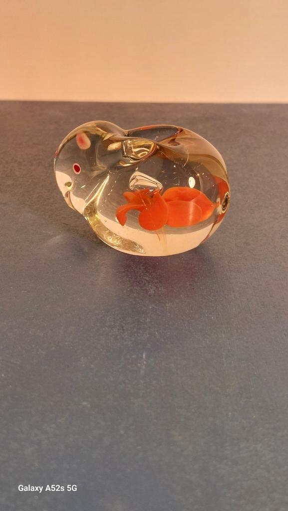 Konijntje met een bloemetje bewerkt., Antiek en Kunst, Antiek | Glaswerk en Kristal, Ophalen of Verzenden