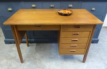 Mooi vintage midcentury retro bureautje beschikbaar voor biedingen