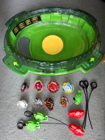 Beyblade burst 8 stuks met arena beschikbaar voor biedingen
