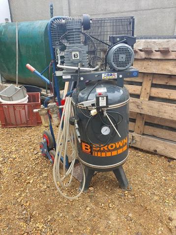 Compresseur vertical à piston lubrifié à l'huile BROWN prof., Réduction de bruit, 400 à 800 litres/min, Comme neuf, Enlèvement