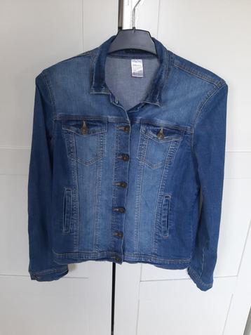 Courte veste en jeans Taille 38. Etat impeccable  beschikbaar voor biedingen