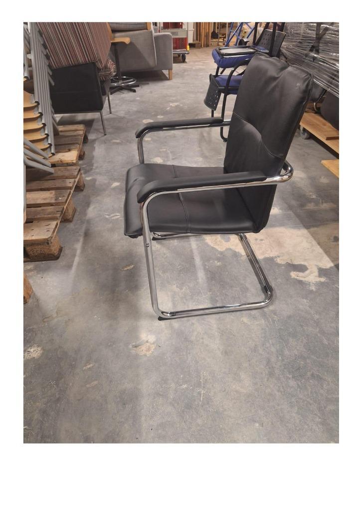 Slede armstoel van staal en zwart kunstleer (17 stuks), Huis en Inrichting, Bureaustoelen, Gebruikt, Bureaustoel, Zwart, Ophalen