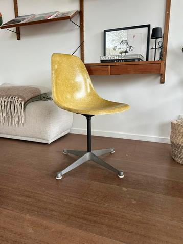 Vintage Eames sidechair – fibreglass – Herman Miller beschikbaar voor biedingen