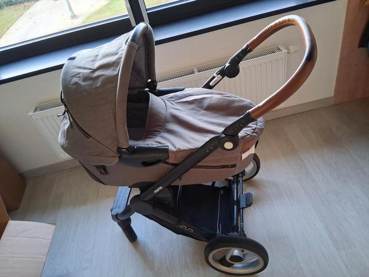 Buggy mutsy evo met toebehoren (grijs), Enfants & Bébés, Poussettes & Combinaisons, Utilisé, Poussette combi, Mutsy, Avec nacelle