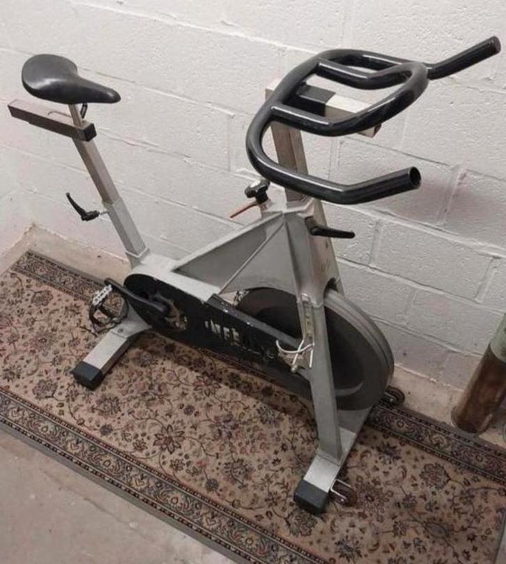 Spinningfiets - Goede workout thuis!, Sport en Fitness, Fitnessapparatuur, Spinningfiets, Benen, Ophalen