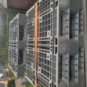 Pvc paletten beschikbaar voor biedingen