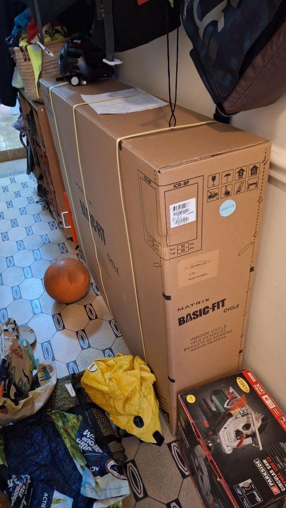 Basic fit hometrainer (Niet gebruikt, nog in de doos), Sport en Fitness, Fitnessapparatuur, Nieuw, Hometrainer, Benen, Ophalen