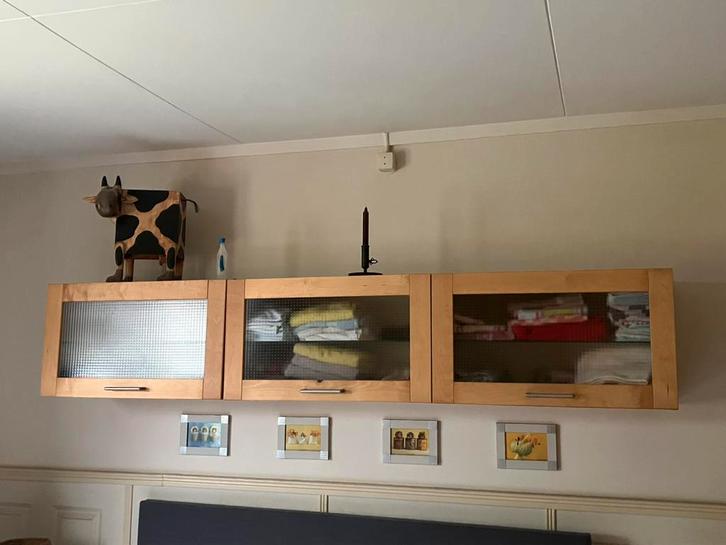 3 Houten wandkastjes met glazen deuren, Huis en Inrichting, Kasten | Overige, Zo goed als nieuw, Ophalen