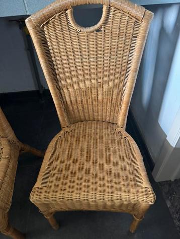 Set van 4 hoge rieten stoelen beschikbaar voor biedingen
