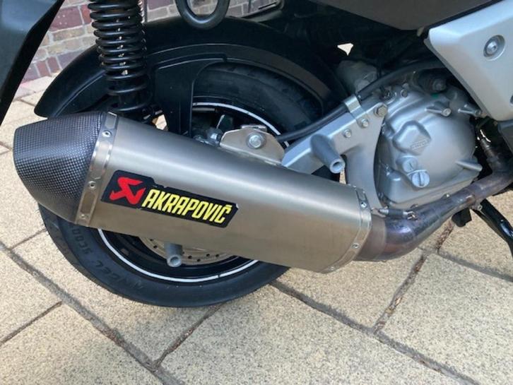 ORIGINELE AKRAPOVIC SPORTUITLAAT MET E-KEUR VOOR X MAX 250, Motoren, Motoren | Yamaha, Bedrijf, Sportuitlaat, Ophalen of Verzenden