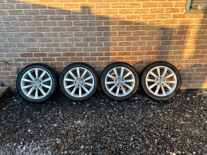 Jantes VW golf, Autos : Pièces & Accessoires, Pneus & Jantes, Pneus et Jantes, Pneus été, 17 pouces, 225 mm, Utilisé, Enlèvement