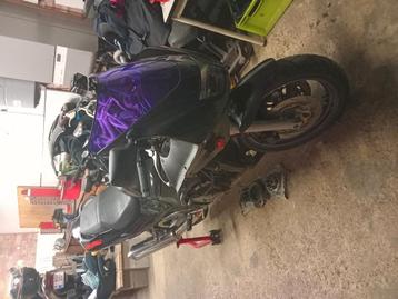 Suzuki rf600r  moet weg  beschikbaar voor biedingen