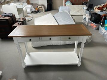 Meuble classique en bois beschikbaar voor biedingen