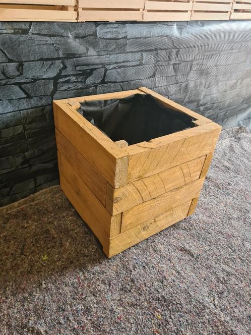 Uniek stuk – Vierkante plantenbak, Tuin en Terras, Bloembakken en Plantenbakken, Nieuw, Hout, Tuin, 30 tot 60 cm, Minder dan 60 cm
