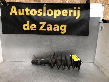 Schokdemperpoot links-voor van een Peugeot 208 beschikbaar voor biedingen