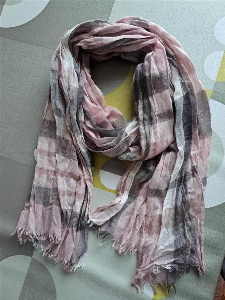 Fijne sjaal roze/grijs/wit geruit, Kleding | Dames, Mutsen, Sjaals en Handschoenen, Zo goed als nieuw, Sjaal, Ophalen of Verzenden