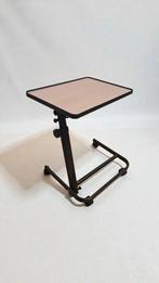 Table de chevet sur roues – réglable et inclinable, Réglable en hauteur