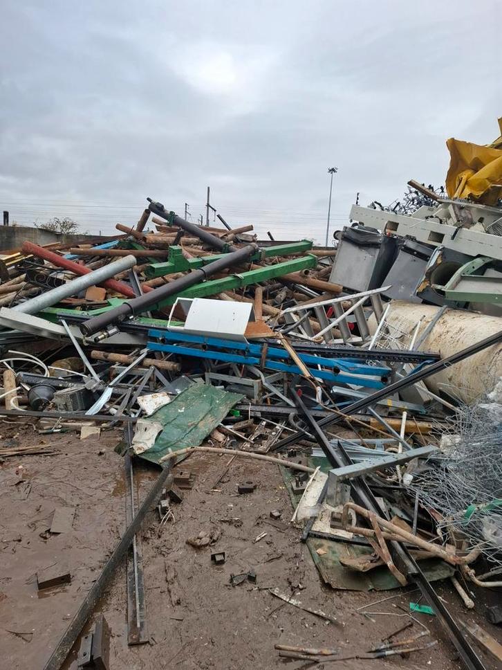 Bonjour je suis Ferrailleur GSM 0485 04 01 29, Doe-het-zelf en Bouw, Elektriciteit en Kabels, Ophalen