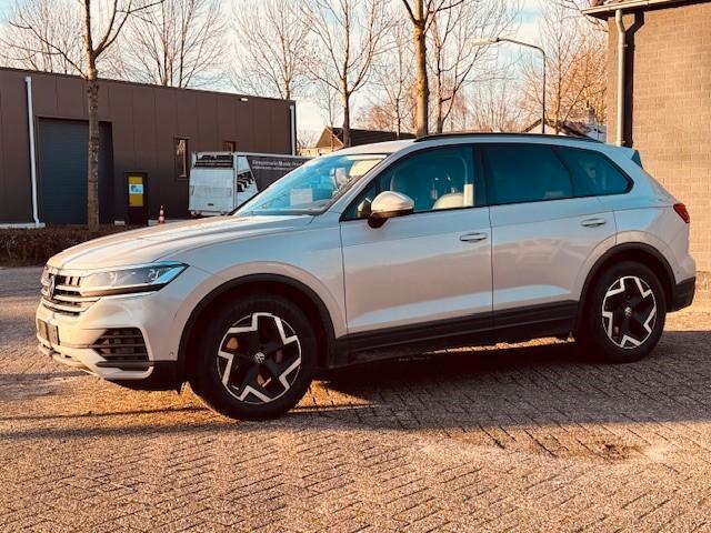 WEGENS OMSTANDIGHEDEN TE KOOP VOLKSWAGEN TOUAREG 3.0 V6 TDI, Auto's, Volkswagen, Particulier, Touareg, 4x4, ABS, Achteruitrijcamera