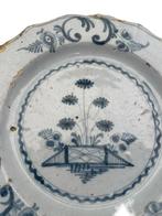 Delfts aardewerk bord — 18e eeuw, Antiek en Kunst, Ophalen of Verzenden