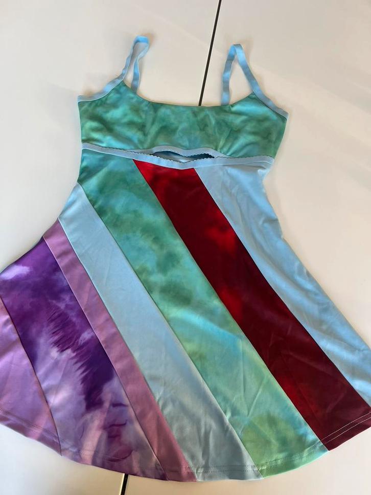 Mooi jurkje uit de film 13 going on 30, Kleding | Dames, Jurken, Zo goed als nieuw, Maat 42/44 (L), Overige kleuren, Knielengte