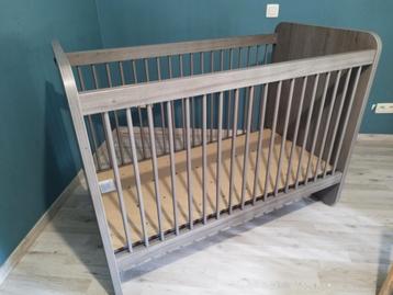 Babybed kan omgevormd worden tot eenpersoonsbed