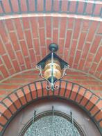Sfeervolle vintage buitenlamp - smeedijzer met amberglas, Ophalen, Gebruikt