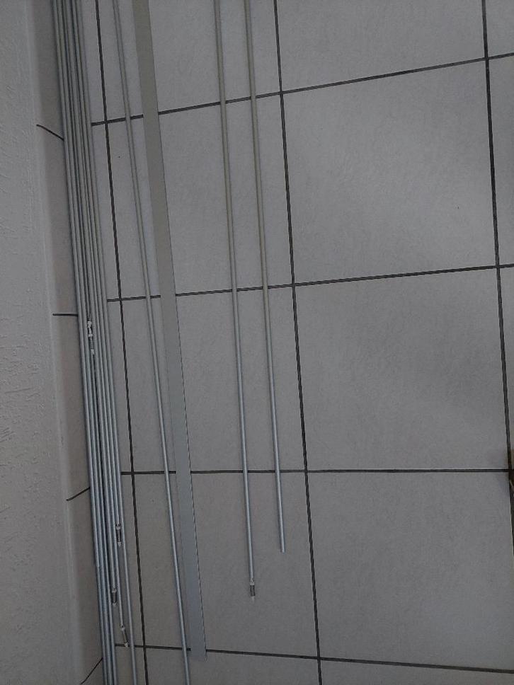 Grijze ijzeren gordijnstokjes voor in glasgordijnen, Huis en Inrichting, Stoffering | Gordijnen en Lamellen, Zo goed als nieuw