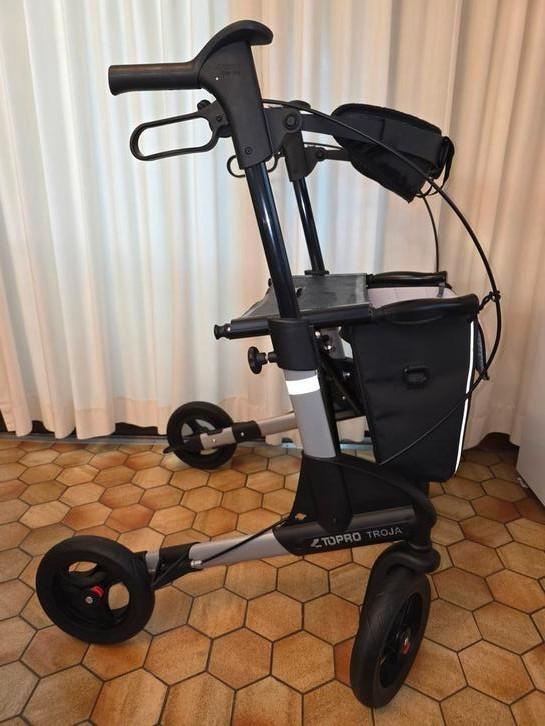 Rollator TOPRO TROJA., Diversen, Rollators, Zo goed als nieuw, Opvouwbaar, Ophalen