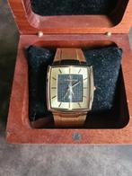 Mooi horloge Alain Delon (werkt perfect goudkleur), Ophalen of Verzenden