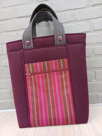 Stevige aubergine tote bag beschikbaar voor biedingen