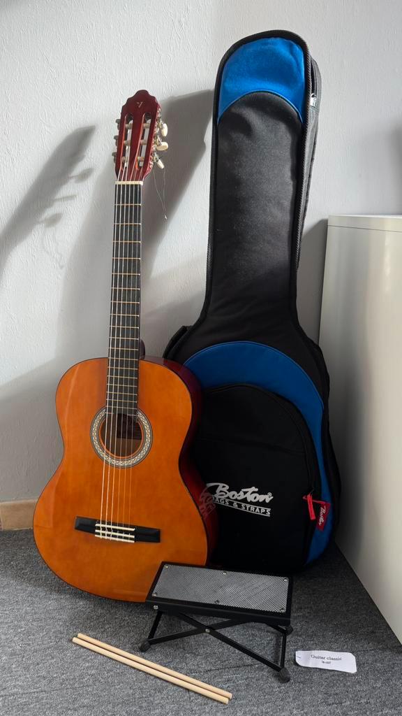 Nieuwe klassieke gitaarset (met tas & accessoires), Muziek en Instrumenten, Snaarinstrumenten | Gitaren | Akoestisch, Zo goed als nieuw