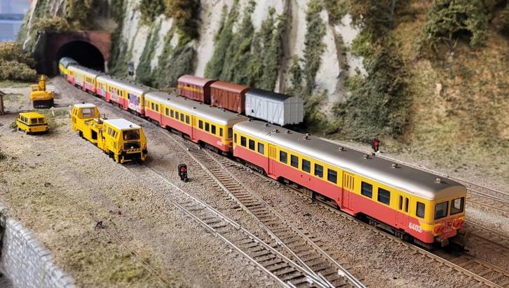 1 lot de 5 carrosserie d'autorail SNCB NMBS en HO, Hobby en Vrije tijd, Modeltreinen | H0, Zo goed als nieuw, Locomotief, Gelijkstroom of Wisselstroom