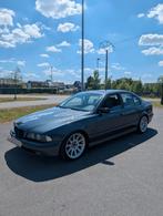 BMW E39 520I, Auto's, BMW, Zwart, Handgeschakeld, 6 cilinders, 5 Reeks