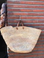 Vintage boodschappen of strandtas riet met leren hengsels, Handtassen en Accessoires, Tassen | Damestassen, Ophalen of Verzenden