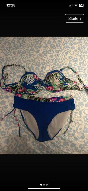 Bikini beschikbaar voor biedingen