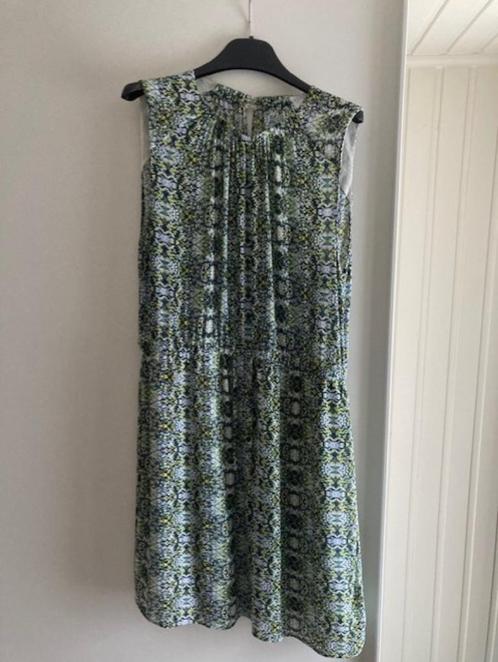 Zomerkleedje met split op rug, Kleding | Dames, Jurken, Zo goed als nieuw, Maat 38/40 (M), Groen, Knielengte, Ophalen of Verzenden