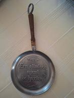 Decoratieve tinne pannetje met een spreuk, Antiek en Kunst, Antiek | Tin, Ophalen of Verzenden