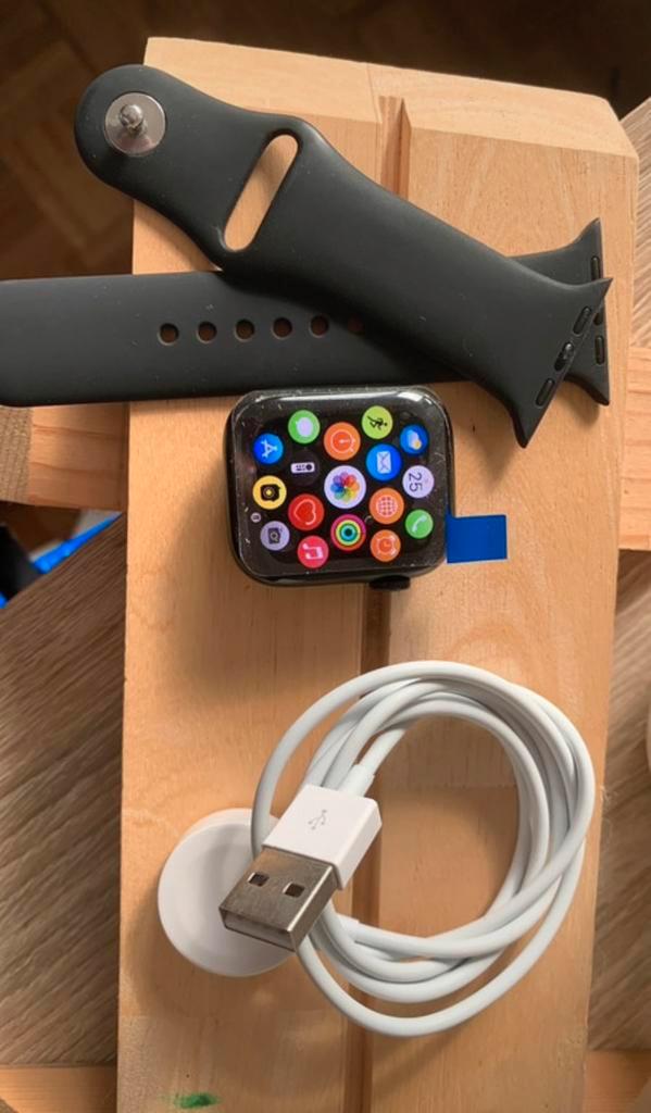 Apple Watch Series 7 | 41 mm | Midnight Black | 100%, Handtassen en Accessoires, Smartwatches, Zo goed als nieuw, iOS, Zwart, Afstand