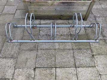 Fietsenrek 5 plaatsen beschikbaar voor biedingen