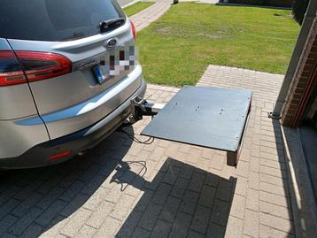 Kantelbaar bagagedrager op trekhaak met verlichting  beschikbaar voor biedingen