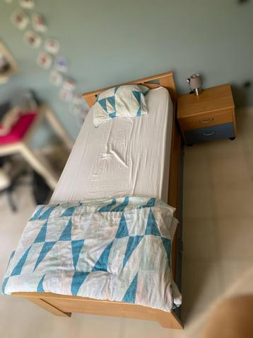 Bed (incl. Lattenbodem,matras,lades) + bijhorend nachtkastje beschikbaar voor biedingen