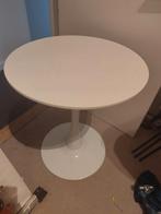 Witte bijzettafel op eettafel hoogte met 1 ijzeren  poot, Huis en Inrichting, Ophalen, Zo goed als nieuw