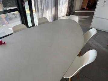 5 Stoelen in goede staat voor eettafel beschikbaar voor biedingen