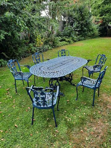 Antieke tuinset tafel met 6 stoelen in rococo stijl beschikbaar voor biedingen