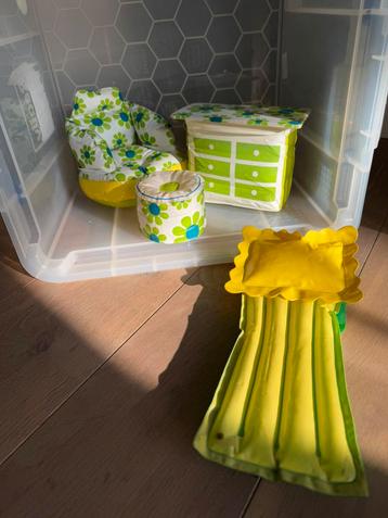 Vintage Barbie opblaasmeubelen incl opbergkoffer beschikbaar voor biedingen