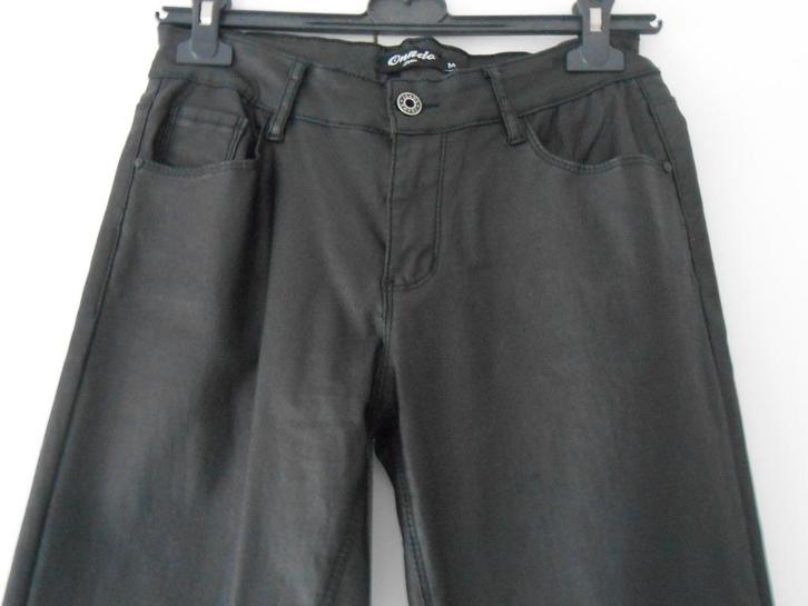 Twee mooie lange broeken lederlook - Only - spotprijs !, Vêtements | Femmes, Culottes & Pantalons, Comme neuf, Taille 38/40 (M)